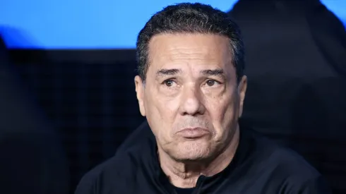 Foto: Marcello Zambrana/AGIF - Vanderlei Luxemburgo tecnico do Corinthians durante partida contra o Estudiantes no estadio Arena Corinthians pelo campeonato Copa Sul-Americana 2023.