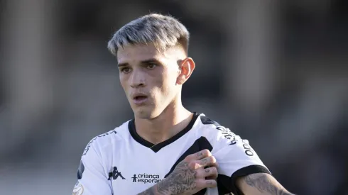 Foto: Jorge Rodrigues/AGIF - Orellano jogador do Vasco durante partida contra o Gremio no estadio Sao Januario pelo campeonato Brasileiro A 2023.