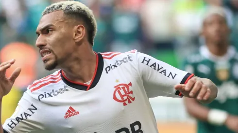SP - Sao Paulo - 21/08/2022 - BRASILEIRO A 2022, PALMEIRAS X FLAMENGO - Matheuzinho jogador do Flamengo lamenta chance perdida durante partida contra o Palmeiras no estadio Arena Allianz Parque pelo campeonato Brasileiro A 2022. Foto: Marcello Zambrana/AGIF