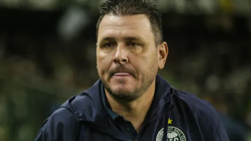 Foto: Gabriel Machado/AGIF - Kosloski: treinador do Coxa subiu o tom contra a arbitragem