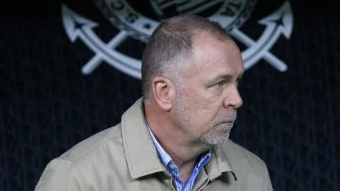 Foto: Daniel Vorley/AGIF - Mano Menezes é favorito para assumir o Corinthians.