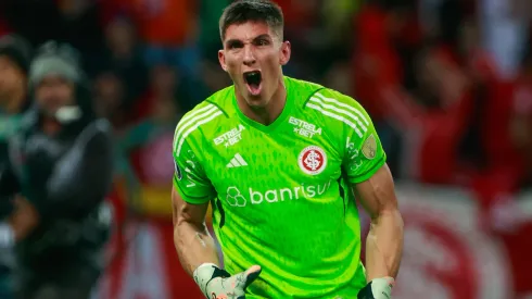 Rochet preocupa DM do Internacional após sair com dores de semifinal da Libertadores