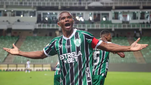 Foto: Gilson Lobo/AGIF - Juninho: jogador do América-MG fez acusações envolvendo o Vasco