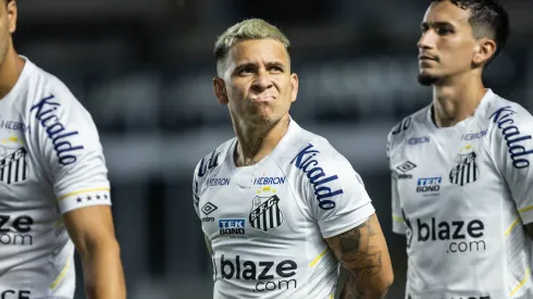 SP - SANTOS - 26/04/2023 - COPA DO BRASIL 2023, SANTOS X BOTAFOGO-SP - Soteldo jogador do Santos durante partida contra o Botafogo-SP no estadio Vila Belmiro pelo campeonato Copa do Brasil 2023. Foto: Abner Dourado/AGIF