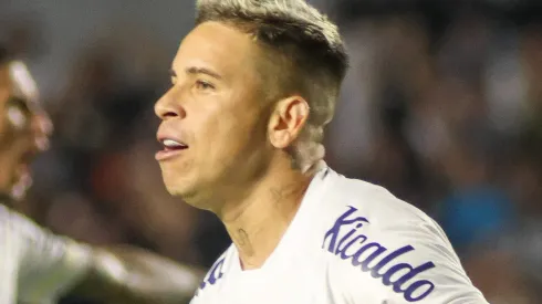 SP – SANTOS – 03/06/2023 – BRASILEIRO A 2023, SANTOS X INTERNACIONAL – Soteldo jogador do Santos comemora gol de Lucas Lima durante partida contra o Internacional no estadio Vila Belmiro pelo campeonato BRASILEIRO A 2023. Foto: Fernanda Luz/AGIF