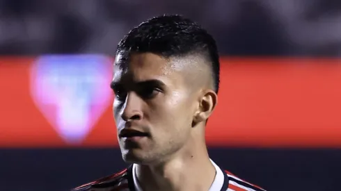 Nestor em ação contra o Corinthians