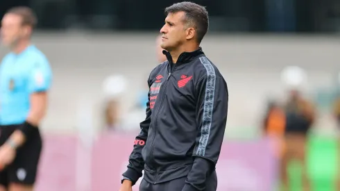 Foto: José Tramontin/athletico.com.br/Divulgação - Wesley Carvalho: técnico abriu o jogo em coletiva