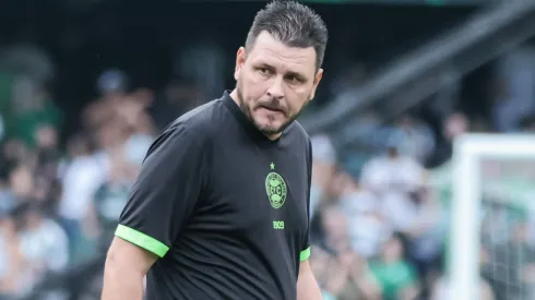 Foto: Robson Mafra/AGIF - Thiago Kosloski: técnico se manifestou após Coritiba vencer clássico
