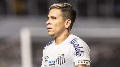 SP - SANTOS - 21/06/2023 - BRASILEIRO A 2023, SANTOS X CORINTHIANS - Soteldo jogador do Santos reclama com a arbitragem durante partida contra o Corinthians no estadio Vila Belmiro pelo campeonato BRASILEIRO A 2023. Foto: Abner Dourado/AGIF