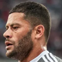 Reforço de peso no Santos, chega para ser titular absoluto: Parça de Hulk é aprovado