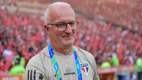 O pianista e compositor recebeu Dorival Júnior e a delegação da equipe, prestando homenagem ao clube. Foto: Thiago Ribeiro/AGIF