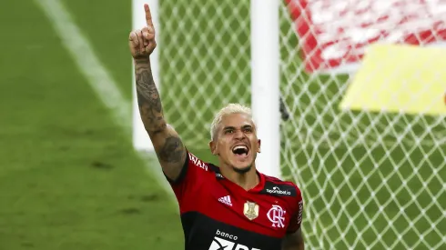 RIO DE JANEIRO, BRAZIL - MAY 30: Pedro of Flamengo celebrates after scoring a goal during the match between Flamengo and Palmeiras as part of the Brasileirao 2021 at Maracana Stadium on May 30, 2021 in Rio de Janeiro, Brazil. (Photo by Buda Mendes/Getty Images)