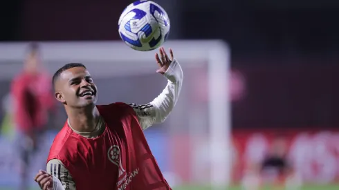 SP - SAO PAULO - 27/06/2023 - COPA SUL-AMERICANA 2023, SAO PAULO X TIGRE - Alisson jogador do Sao Paulo durante aquecimento antes da partida contra o Tigre no estadio Morumbi pelo campeonato Copa Sul-Americana 2023. Foto: Ettore Chiereguini/AGIF