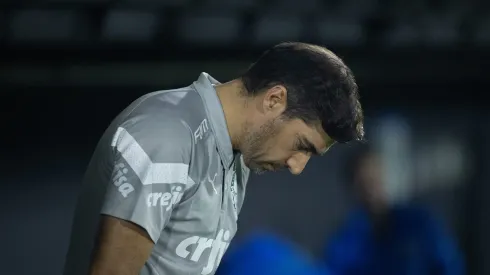 SP – BRAGANCA PAULISTA – 01/10/2023 – BRASILEIRO A 2023, BRAGANTINO X PALMEIRAS – Abel Ferreira jogador do Palmeiras lamenta durante partida contra o Bragantino no estadio Nabi Abi Chedid pelo campeonato Brasileiro A 2023. Foto: Fabio Moreira Pinto/AGIF