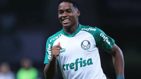 SP - SAO PAULO - 15/09/2023 - BRASILEIRO A 2023, PALMEIRAS X GOIAS - Endrick jogador do Palmeiras durante aquecimento antes da partida contra o Goias no estadio Arena Allianz Parque pelo campeonato Brasileiro A 2023. Foto: Ettore Chiereguini/AGIF