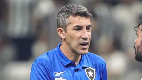 Foto: Gilson Lobo/AGIF - Bruno Lage tecnico do Botafogo durante partida contra o Atletico-MG no estadio Arena MRV pelo campeonato Brasileiro A 2023.