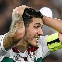 ESCORREGOU, não dava: Nino chega ‘atrasado’ para salvar defensor do Fluminense no 1º tempo