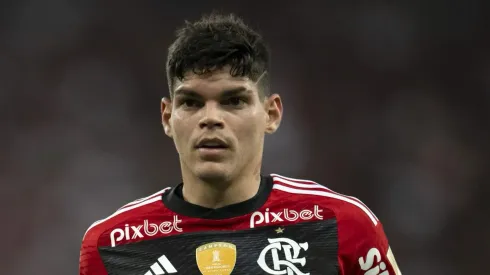 RJ - RIO DE JANEIRO - 03/08/2023 - LIBERTADORES 2023, FLAMENGO X OLIMPIA - Ayrton Lucas jogador do Flamengo durante partida contra o Olimpia no estadio Maracana pelo campeonato Libertadores 2023. Foto: Jorge Rodrigues/AGIF
