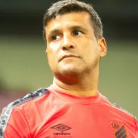 Wesley Carvalho ficou sabendo: Dupla pode \'CAUSAR problemão\' no Athletico no Brasileirão