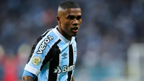 Foto: Pedro H. Tesch/AGIF - Douglas Costa: meia-atacante está em reta final de contrato no LA Galaxy