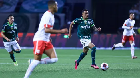 SP - Sao Paulo - 22/02/2023 - PAULISTA 2023, PALMEIRAS X BRAGANTINO - Giovani jogador do Palmeiras durante partida contra o Bragantino no estadio Arena Allianz Parque pelo campeonato Paulista 2023. Foto: Marcello Zambrana/AGIF