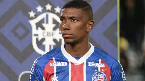 PR - CURITIBA - 14/09/2023 - BRASILEIRO A 2023, CORITIBA X BAHIA - Kanu jogador do Bahia durante execucao do hino nacional antes da partida contra o Coritiba no estadio Couto Pereira pelo campeonato Brasileiro A 2023. Foto: Robson Mafra/AGIF