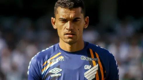 Gabriel Machado/AGIF. Alvo do Athletico-PR, Santos tem futuro decidido no Rio de Janeiro