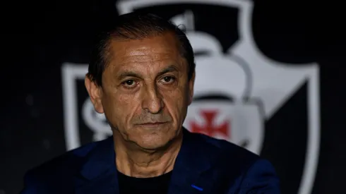 Treinador destaca que a equipe “não vai retroceder”, mas precisa do apoio de todos, da torcida aos dirigentes. Foto: Thiago Ribeiro/AGIF