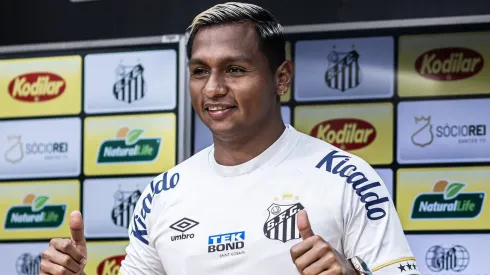 Foto: Raul Baretta/ Santos FC.- Morelos participou de lance que chamou a atenção