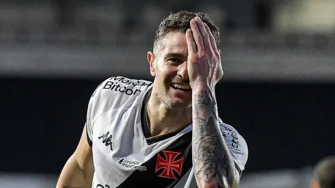 RJ - RIO DE JANEIRO - 06/08/2023 - BRASILEIRO A 2023, VASCO X GREMIO - Vegetti jogador do Vasco comemora seu gol durante partida contra o Gremio no estadio Sao Januario pelo campeonato Brasileiro A 2023. Foto: Thiago Ribeiro/AGIF