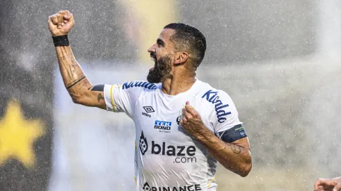 Foto: Abner Dourado/AGIF - Meio-campista se tornou um dos líderes do elenco