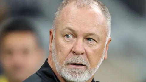 MG - BELO HORIZONTE - 13/05/2023 - BRASILEIRO A 2023, ATLETICO-MG X INTERNACIONAL - Mano Menezes tecnico do Internacional durante partida contra o Atletico-MG no estadio Mineirao pelo campeonato BRASILEIRO A 2023. Foto: Gilson Junio/AGIF