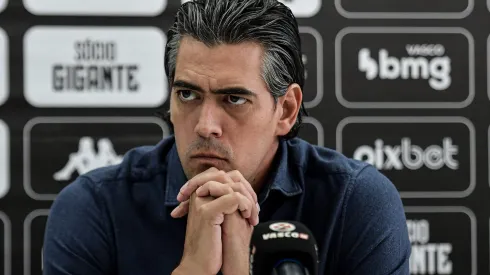 RJ - RIO DE JANEIRO - 17/07/2023 - VASCO, APRESENTACAO RAMON DIAS - O dirigente Paulo Bracks fala aos jornalistas durante apresentacao oficial de Ramon Dias como tecnico do Vasco em coletiva de imprensa realizada no CT Moacyr Barbosa. Foto: Thiago Ribeiro/AGIF