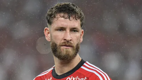 RJ - RIO DE JANEIRO - 13/08/2023 - BRASILEIRO A 2023, FLAMENGO X SAO PAULO - Leo Pereira jogador do Flamengo durante partida contra o Sao Paulo no estadio Maracana pelo campeonato Brasileiro A 2023. Foto: Thiago Ribeiro/AGIF