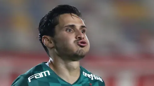 LIMA, PERU - APRIL 21: Raphael Veiga of Palmeiras celebrates after scoring the second goal of his team during a match between Universitario and Palmeiras as part of Group A of Copa CONMEBOL Libertadores 2021 at Estadio Monumental on April 21, 2021 in Lima, Peru. (Photo by Raul Sifuentes/Getty Images)