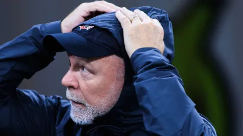 Foto: Marcello Zambrana/AGIF - Mano Menezes tem decisão para tomar