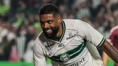 Diogo Oliveira contra o Fluminense