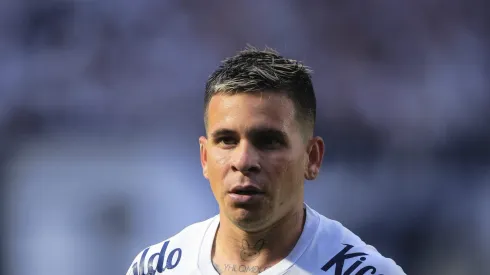 SANTOS X VASCO – Soltedo jogador do Santos durante partida contra o Vasco no estadio Vila Belmiro pelo campeonato Brasileiro A 2023. Foto: Ettore Chiereguini/AGIF