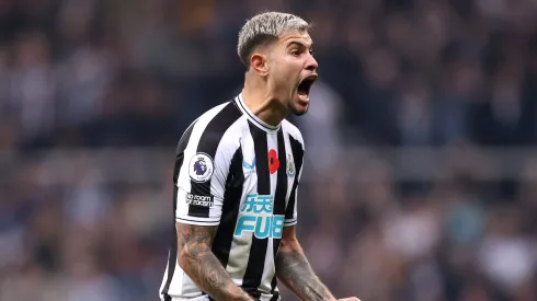 Cláusula de contrato teria brecha para Bruno Guimarães ir ao Barcelona. George Wood/Getty Images