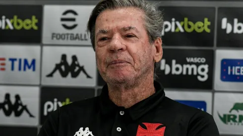 RJ - Rio de Janeiro - 18/07/2022 - VASCO, ALEX TEIXEIRA - O presidente Jorge Salgado fala aos jornalistas durante apresentacao oficial de Alex Teixeira como jogador do Vasco em coletiva de imprensa realizada no CT Moacyr Barbosa. Foto: Thiago Ribeiro/AGIF