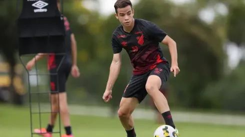 Dudu , em treino do Athletico — Foto: Gustavo Oliveira/Athletico