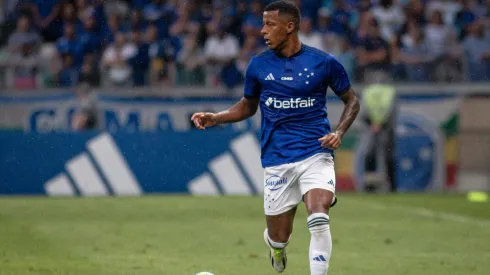 MG - BELO HORIZONTE - 01/10/2023 - BRASILEIRO A 2023, CRUZEIRO X AMERICA-MG - Arthur Gomes jogador do Cruzeiro durante partida contra o America-MG no estadio Mineirao pelo campeonato Brasileiro A 2023. Foto: Fernando Moreno/AGIF
