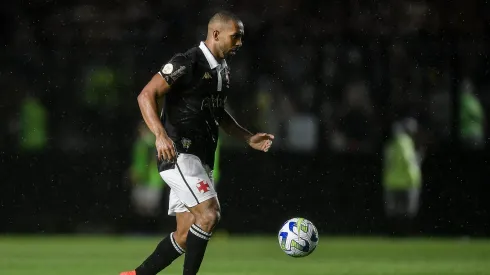 Vasco busca regularidade na lateral-direita com Paulo Henrique. Foto: Thiago Ribeiro/AGIF