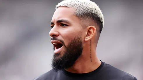 Foto: Alex Pantling/Getty Images - Douglas Luiz atua pelo Aston Villa, da Inglaterra