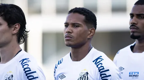 João Lucas foi improvisado de zagueiro em treino do Peixe e Marcelo Fernandes promete quatro surpresas contra o Bragantino