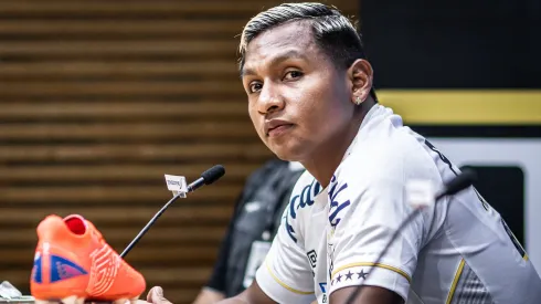 Alfredo Morelos tem contrato até agosto de 2025 no Peixe