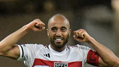 RJ - RIO DE JANEIRO - 13/08/2023 - BRASILEIRO A 2023, FLAMENGO X SAO PAULO - Lucas Moura jogador do Sao Paulo comemora seu gol durante partida contra o Flamengo no estadio Maracana pelo campeonato Brasileiro A 2023. Foto: Thiago Ribeiro/AGIF