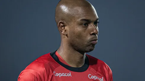 Foto: Heber Gomes/AGIF - Fernadinho: contrato com o Furacão termina em dezembro