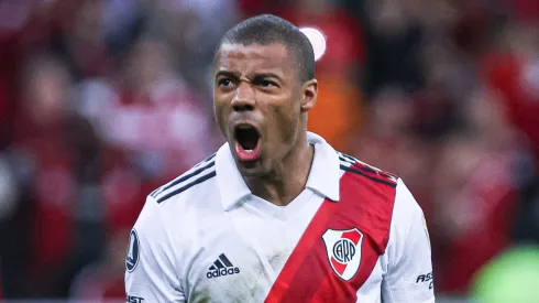 RS - PORTO ALEGRE - 08/08/2023 - LIBERTADORES 2023, INTERNACIONAL X RIVER PLATE - Nico De La Cruz jogador do River Plate comemora gol marcado de penalti em decisao durante partida contra o Internacional no estadio Beira-Rio pelo campeonato Libertadores 2023. Foto: Maxi Franzoi/AGIF