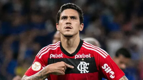 Pedro comemorando seu gol diante do Cruzeiro.